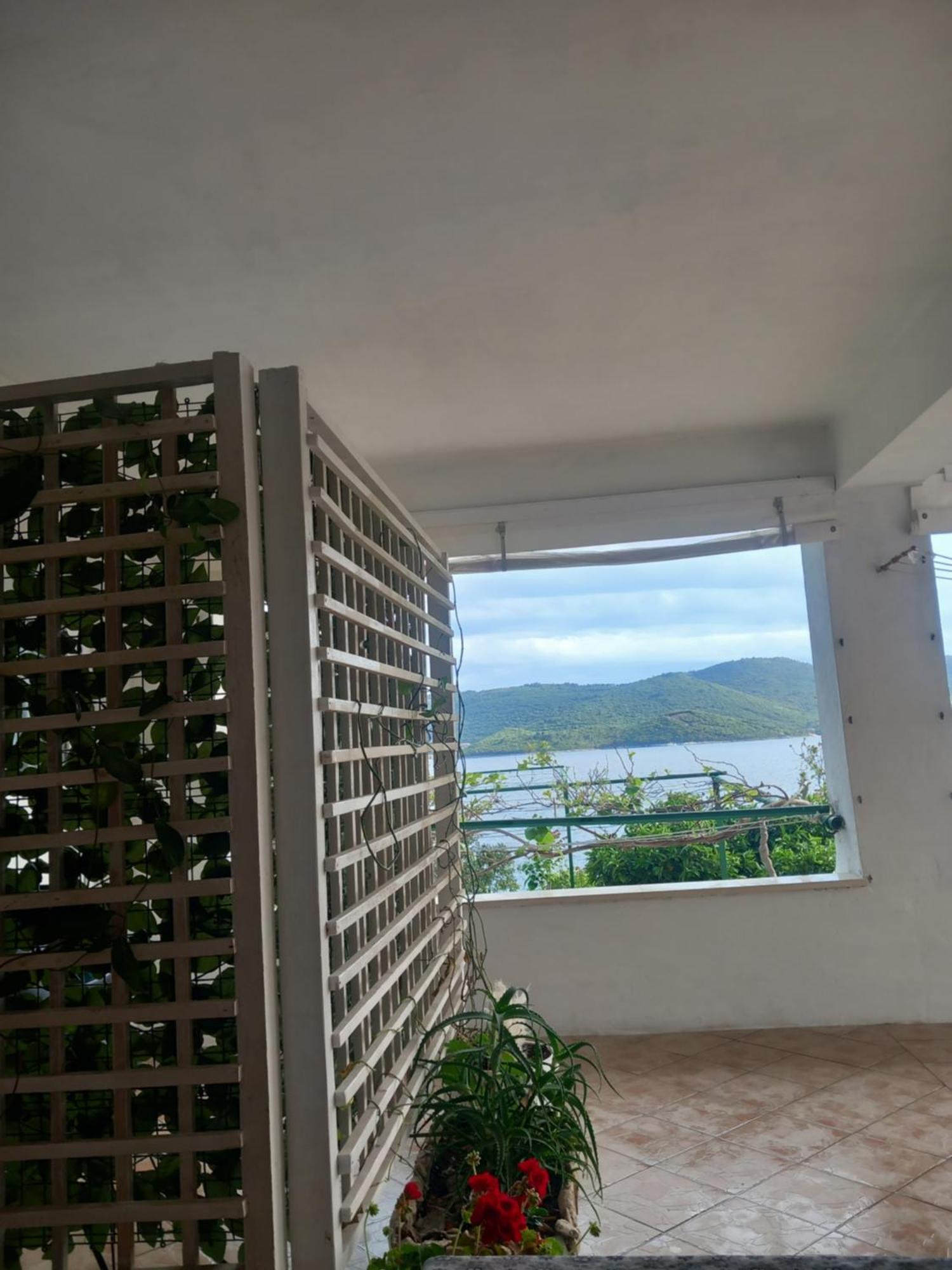 Apartman Iva Kuciste Bilik gambar